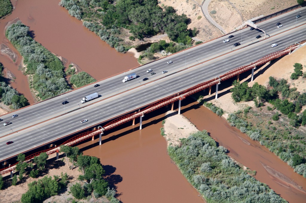 New walkway along Rio Grande bridge